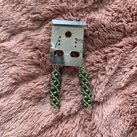 A pair of green dangling earrings! 💚 - Picture 3 of 3